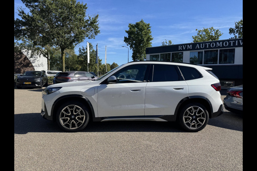 BMW X1 xDrive25e X-Line High Executive PHEV | VAN: 35.900,- VOOR: 32.877,- UW HERFSTVOORDEEL: 3.023,- | HEAD UP DISPLAY | LEDER | STOELVERWARMING| COMFORT ACCESS| ELEK. ACHTERKLEP| ELEK. WEGKLAPBARE TREKHAAK| HUD| 360 CAMERA| APPLE CARPLAY