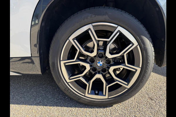 BMW X1 xDrive25e X-Line High Executive PHEV | VAN: 35.900,- VOOR: 32.877,- UW HERFSTVOORDEEL: 3.023,- | HEAD UP DISPLAY | LEDER | STOELVERWARMING| COMFORT ACCESS| ELEK. ACHTERKLEP| ELEK. WEGKLAPBARE TREKHAAK| HUD| 360 CAMERA| APPLE CARPLAY