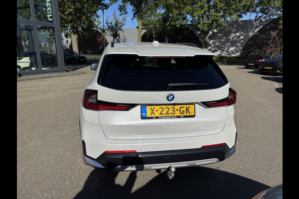 BMW X1 xDrive25e X-Line High Executive PHEV | VAN: 35.900,- VOOR: 32.877,- UW HERFSTVOORDEEL: 3.023,- | HEAD UP DISPLAY | LEDER | STOELVERWARMING| COMFORT ACCESS| ELEK. ACHTERKLEP| ELEK. WEGKLAPBARE TREKHAAK| HUD| 360 CAMERA| APPLE CARPLAY