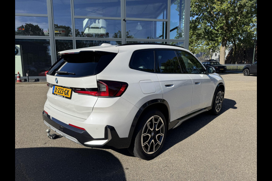 BMW X1 xDrive25e X-Line High Executive PHEV | VAN: 35.900,- VOOR: 32.877,- UW HERFSTVOORDEEL: 3.023,- | HEAD UP DISPLAY | LEDER | STOELVERWARMING| COMFORT ACCESS| ELEK. ACHTERKLEP| ELEK. WEGKLAPBARE TREKHAAK| HUD| 360 CAMERA| APPLE CARPLAY