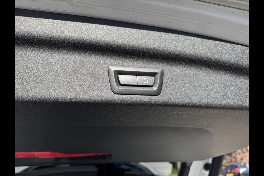 BMW X1 xDrive25e X-Line High Executive PHEV | VAN: 35.900,- VOOR: 32.877,- UW HERFSTVOORDEEL: 3.023,- | HEAD UP DISPLAY | LEDER | STOELVERWARMING| COMFORT ACCESS| ELEK. ACHTERKLEP| ELEK. WEGKLAPBARE TREKHAAK| HUD| 360 CAMERA| APPLE CARPLAY