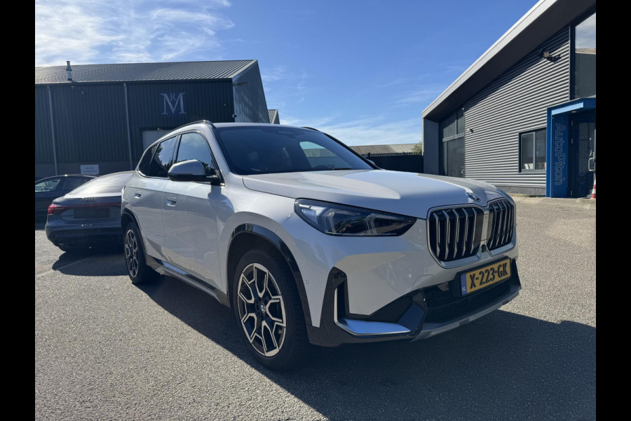 BMW X1 xDrive25e X-Line High Executive PHEV | VAN: 35.900,- VOOR: 32.877,- UW HERFSTVOORDEEL: 3.023,- | HEAD UP DISPLAY | LEDER | STOELVERWARMING| COMFORT ACCESS| ELEK. ACHTERKLEP| ELEK. WEGKLAPBARE TREKHAAK| HUD| 360 CAMERA| APPLE CARPLAY