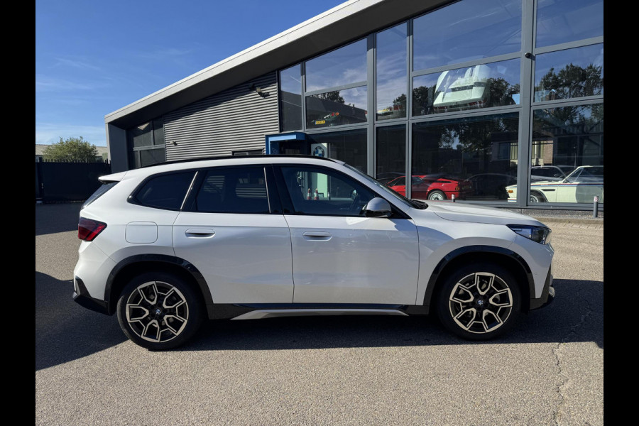 BMW X1 xDrive25e X-Line High Executive PHEV | VAN: 35.900,- VOOR: 32.877,- UW HERFSTVOORDEEL: 3.023,- | HEAD UP DISPLAY | LEDER | STOELVERWARMING| COMFORT ACCESS| ELEK. ACHTERKLEP| ELEK. WEGKLAPBARE TREKHAAK| HUD| 360 CAMERA| APPLE CARPLAY