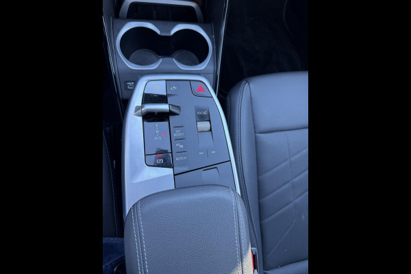 BMW X1 xDrive25e X-Line High Executive PHEV | VAN: 35.900,- VOOR: 32.877,- UW HERFSTVOORDEEL: 3.023,- | HEAD UP DISPLAY | LEDER | STOELVERWARMING| COMFORT ACCESS| ELEK. ACHTERKLEP| ELEK. WEGKLAPBARE TREKHAAK| HUD| 360 CAMERA| APPLE CARPLAY