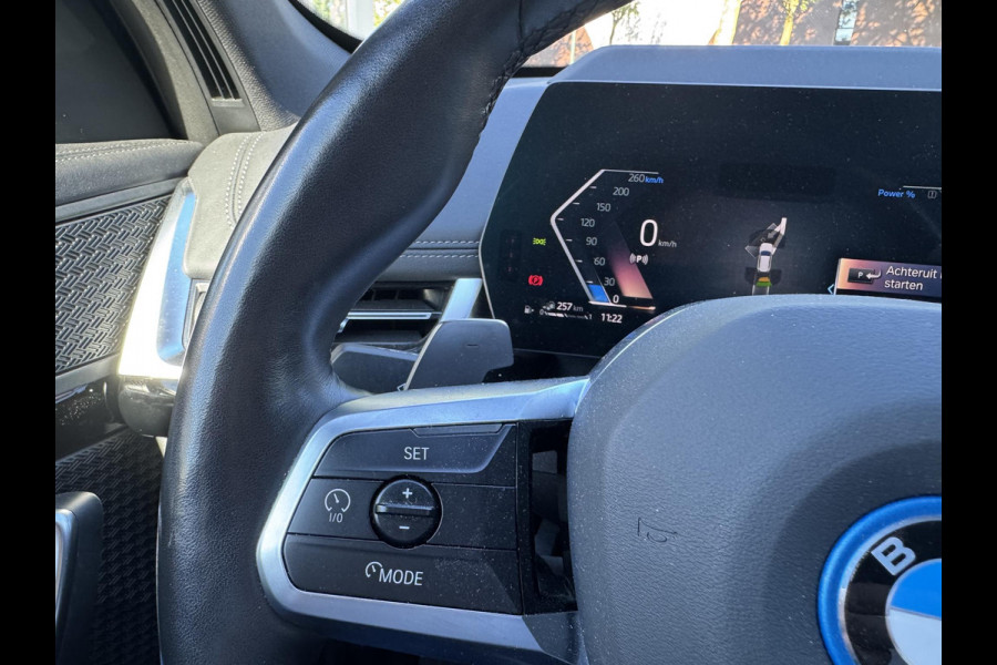 BMW X1 xDrive25e X-Line High Executive PHEV | VAN: 35.900,- VOOR: 32.877,- UW HERFSTVOORDEEL: 3.023,- | HEAD UP DISPLAY | LEDER | STOELVERWARMING| COMFORT ACCESS| ELEK. ACHTERKLEP| ELEK. WEGKLAPBARE TREKHAAK| HUD| 360 CAMERA| APPLE CARPLAY