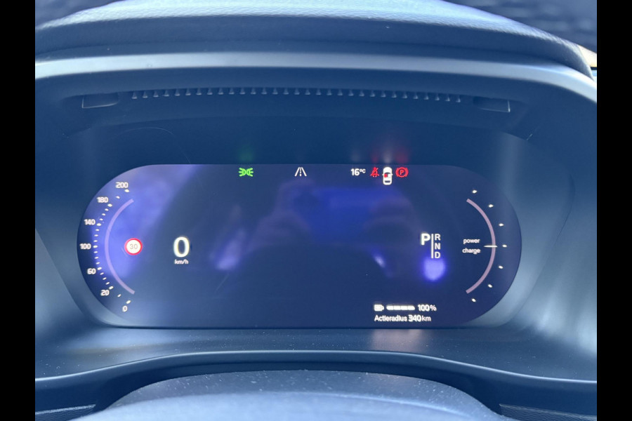 Volvo XC40 Recharge Core 70 kWh VAN: € 31.900- VOOR: € 29.877,- UW HERFSTVOORDEEL: € 2.023,-| SOH 91%| ELEK. TREKHAAK| WINTERPAKKET| STOEL +STUURVERWARMING| WARMTEPOMP| ACHTERUITRIJCAMERA| RIJKLAARPRIJS INCL. 12 MND BOVAG GARANTIE