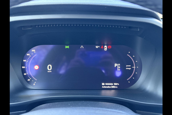 Volvo XC40 Recharge Core 70 kWh VAN: € 31.900- VOOR: € 29.877,- UW HERFSTVOORDEEL: € 2.023,-| SOH 91%| ELEK. TREKHAAK| WINTERPAKKET| STOEL +STUURVERWARMING| WARMTEPOMP| ACHTERUITRIJCAMERA| RIJKLAARPRIJS INCL. 12 MND BOVAG GARANTIE