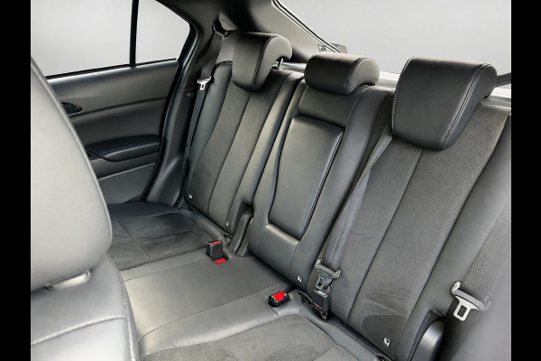 Mitsubishi Eclipse Cross 2.4 PHEV Intense+, trekhaak, stoelverwarming, achteruitrijcamera, vele opties