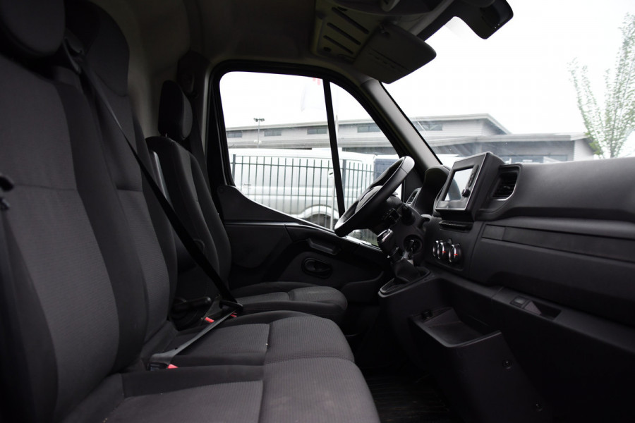 Renault Master T35 2.3 dCi 150 L2H2 Black Edition Cruise, Camera, Carplay, 136pk, Automaat Multimedia, LED, NAVI, Trekhaak, Uniek!