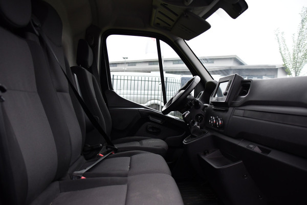 Renault Master T35 2.3 dCi 150 L2H2 Black Edition Cruise, Camera, Carplay, 136pk, Automaat Multimedia, LED, NAVI, Trekhaak, Uniek!