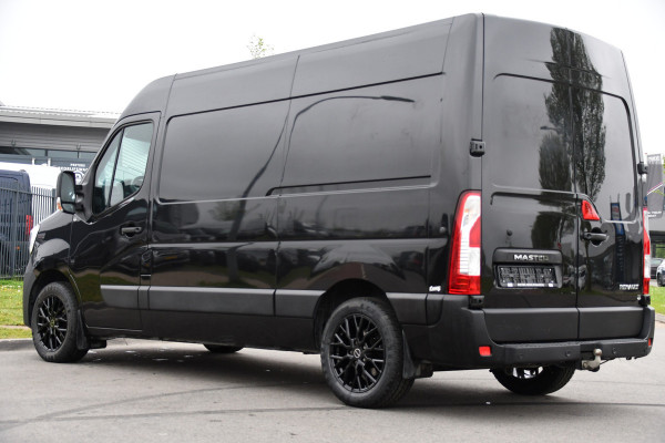 Renault Master T35 2.3 dCi 150 L2H2 Black Edition Cruise, Camera, Carplay, 136pk, Automaat Multimedia, LED, NAVI, Trekhaak, Uniek!