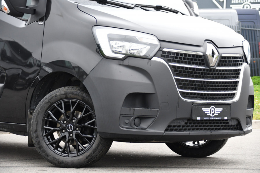 Renault Master T35 2.3 dCi 150 L2H2 Black Edition Cruise, Camera, Carplay, 136pk, Automaat Multimedia, LED, NAVI, Trekhaak, Uniek!