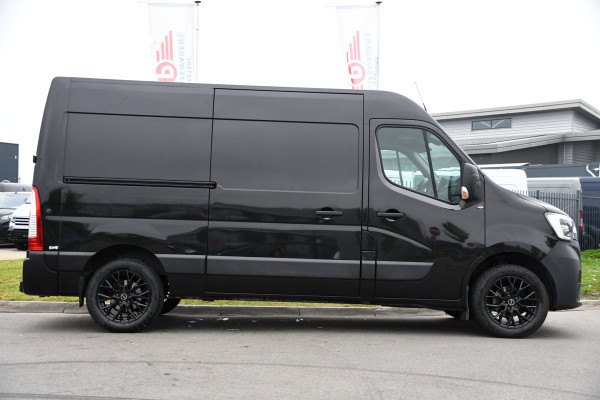 Renault Master T35 2.3 dCi 150 L2H2 Black Edition Cruise, Camera, Carplay, 136pk, Automaat Multimedia, LED, NAVI, Trekhaak, Uniek!