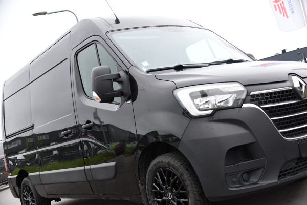 Renault Master T35 2.3 dCi 150 L2H2 Black Edition Cruise, Camera, Carplay, 136pk, Automaat Multimedia, LED, NAVI, Trekhaak, Uniek!