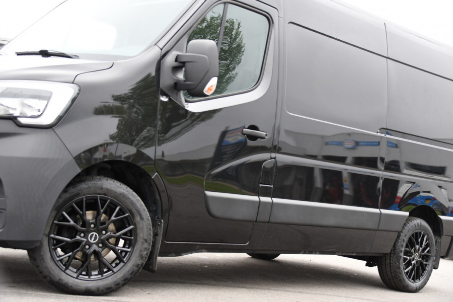 Renault Master T35 2.3 dCi 150 L2H2 Black Edition Cruise, Camera, Carplay, 136pk, Automaat Multimedia, LED, NAVI, Trekhaak, Uniek!