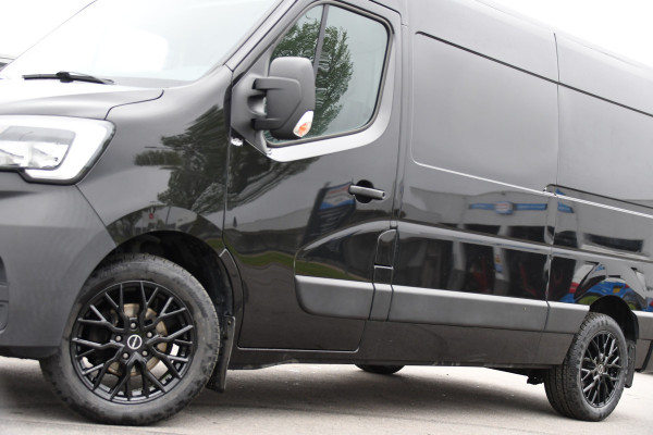 Renault Master T35 2.3 dCi 150 L2H2 Black Edition Cruise, Camera, Carplay, 136pk, Automaat Multimedia, LED, NAVI, Trekhaak, Uniek!