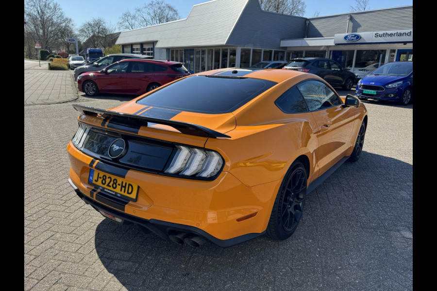 Ford Mustang Fastback 2.3 EcoBoost 289pk | Custom Pack Black | Lederen bekleding | Navigatie full map | Voorstoelen verwarmd en geventileerd | Audio installatie premium | Twister Orange
