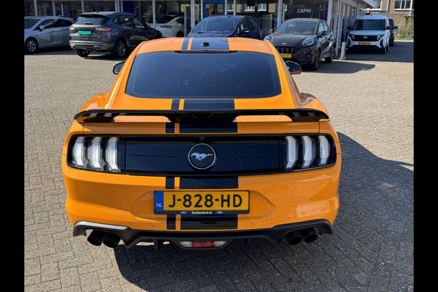 Ford Mustang Fastback 2.3 EcoBoost 289pk | Custom Pack Black | Lederen bekleding | Navigatie full map | Voorstoelen verwarmd en geventileerd | Audio installatie premium | Twister Orange