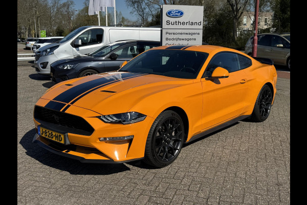 Ford Mustang Fastback 2.3 EcoBoost 289pk | Custom Pack Black | Lederen bekleding | Navigatie full map | Voorstoelen verwarmd en geventileerd | Audio installatie premium | Twister Orange