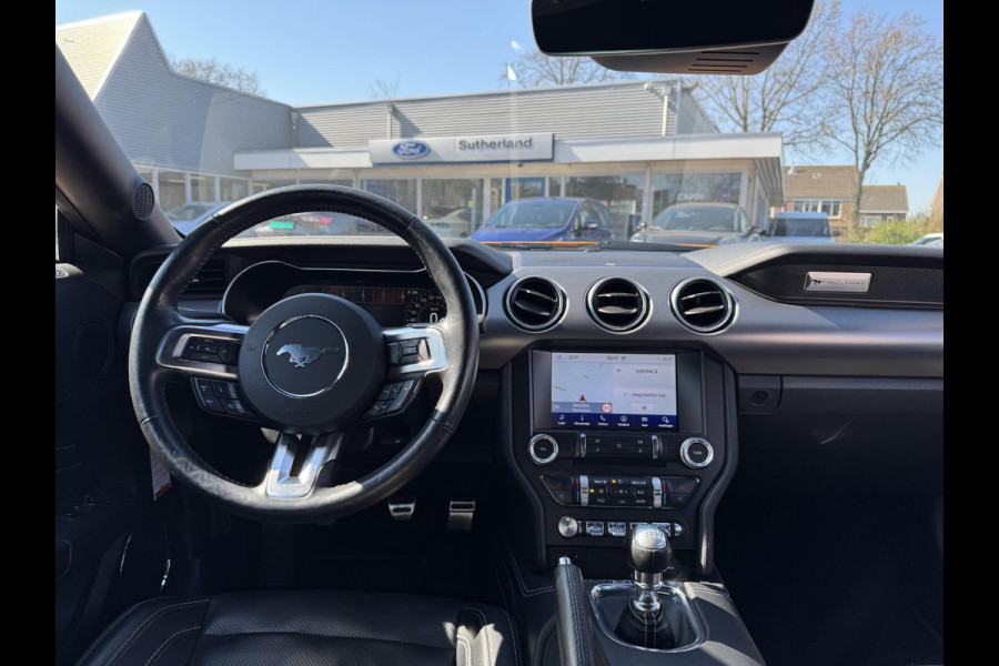 Ford Mustang Fastback 2.3 EcoBoost 289pk | Custom Pack Black | Lederen bekleding | Navigatie full map | Voorstoelen verwarmd en geventileerd | Audio installatie premium | Twister Orange