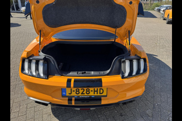 Ford Mustang Fastback 2.3 EcoBoost 289pk | Custom Pack Black | Lederen bekleding | Navigatie full map | Voorstoelen verwarmd en geventileerd | Audio installatie premium | Twister Orange