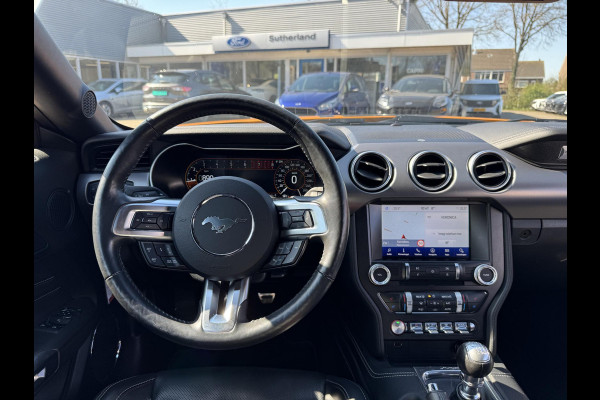 Ford Mustang Fastback 2.3 EcoBoost 289pk | Custom Pack Black | Lederen bekleding | Navigatie full map | Voorstoelen verwarmd en geventileerd | Audio installatie premium | Twister Orange