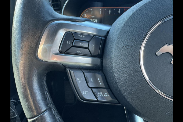 Ford Mustang Fastback 2.3 EcoBoost 289pk | Custom Pack Black | Lederen bekleding | Navigatie full map | Voorstoelen verwarmd en geventileerd | Audio installatie premium | Twister Orange
