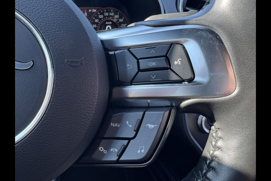 Ford Mustang Fastback 2.3 EcoBoost 289pk | Custom Pack Black | Lederen bekleding | Navigatie full map | Voorstoelen verwarmd en geventileerd | Audio installatie premium | Twister Orange