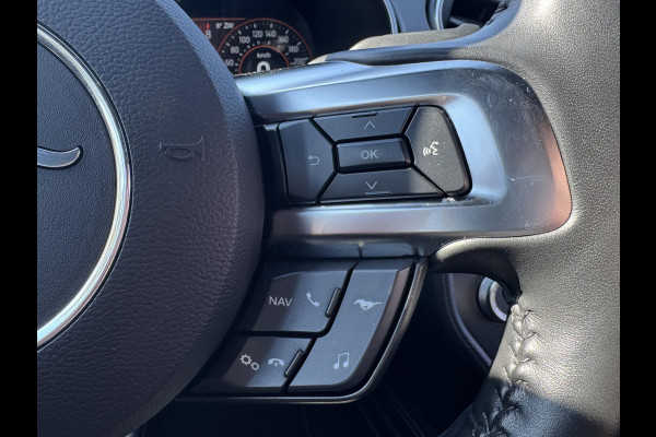Ford Mustang Fastback 2.3 EcoBoost 289pk | Custom Pack Black | Lederen bekleding | Navigatie full map | Voorstoelen verwarmd en geventileerd | Audio installatie premium | Twister Orange
