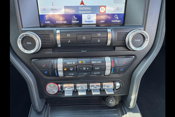 Ford Mustang Fastback 2.3 EcoBoost 289pk | Custom Pack Black | Lederen bekleding | Navigatie full map | Voorstoelen verwarmd en geventileerd | Audio installatie premium | Twister Orange