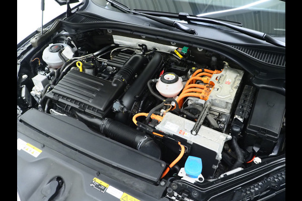 Škoda Superb Combi 1.4 TSI iV Laurin & Klement | Panoramadak | Leder | Trekhaak | Massage | 360 | Canton | Memory | Carplay