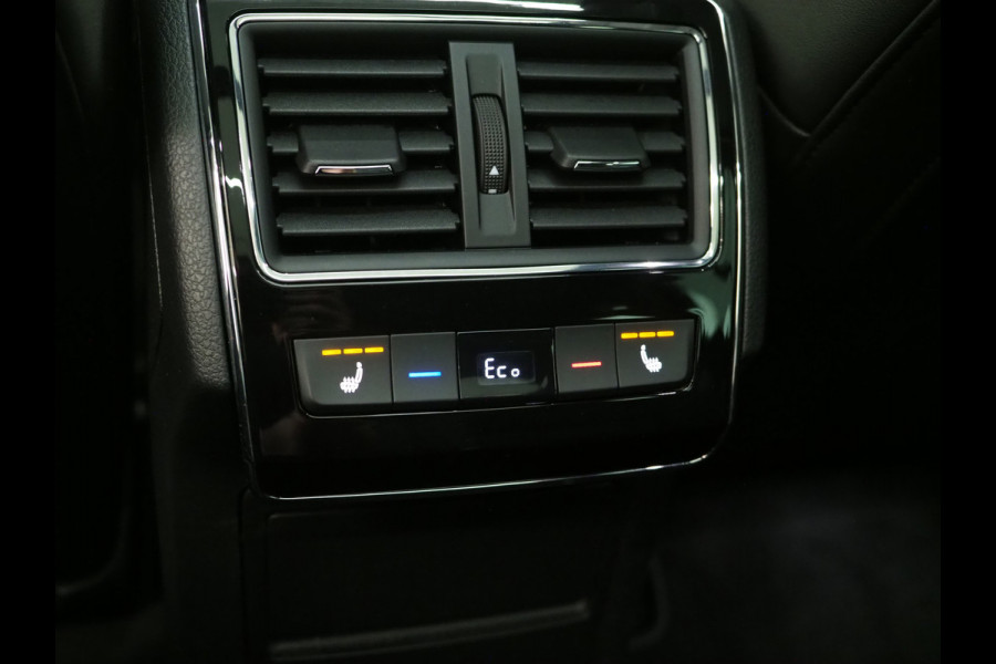 Škoda Superb Combi 1.4 TSI iV Laurin & Klement | Panoramadak | Leder | Trekhaak | Massage | 360 | Canton | Memory | Carplay