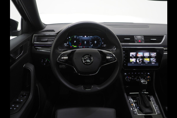 Škoda Superb Combi 1.4 TSI iV Laurin & Klement | Panoramadak | Leder | Trekhaak | Massage | 360 | Canton | Memory | Carplay
