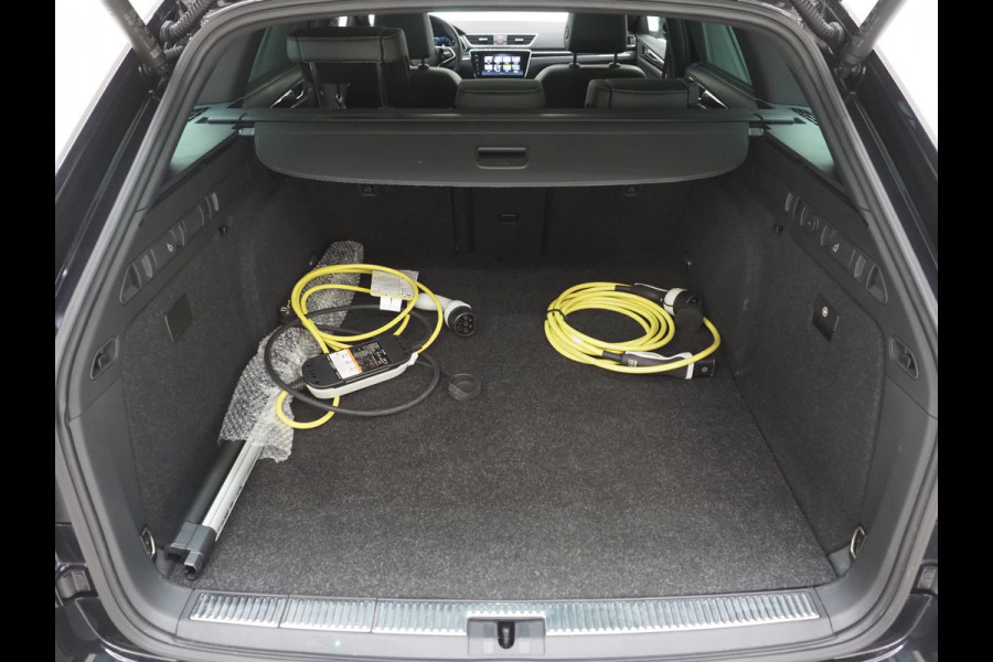 Škoda Superb Combi 1.4 TSI iV Laurin & Klement | Panoramadak | Leder | Trekhaak | Massage | 360 | Canton | Memory | Carplay