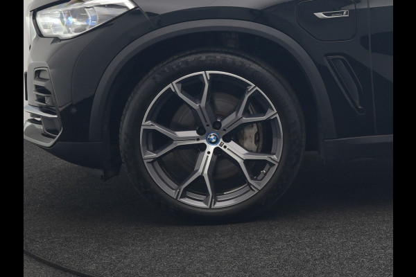 BMW X5 xDrive45e High Executive PHEV 395pk Dealer O.H. | Active Steering | Trekhaak Af Fabriek | Panodak | Luchtvering | Head Up | Adaptive Cruise | 360 Camera | Laser LED | Nappa Lederen Comfortstoelen Memory & Verwarmd | Adaptief Onderstel | Keyless | Sfeerverlichting | Apple Carplay | 21"L.M | Plug In Hybrid |