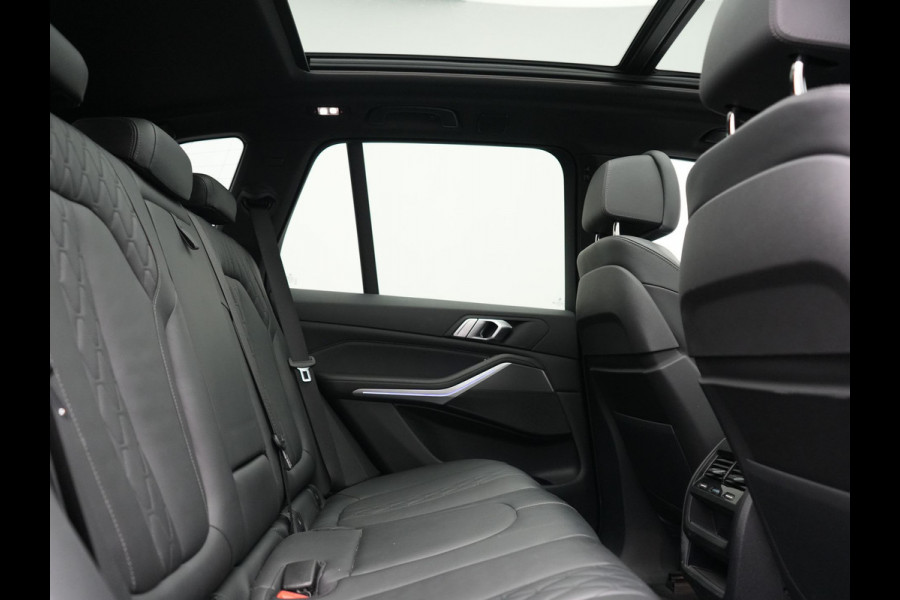 BMW X5 xDrive45e High Executive PHEV 395pk Dealer O.H. | Active Steering | Trekhaak Af Fabriek | Panodak | Luchtvering | Head Up | Adaptive Cruise | 360 Camera | Laser LED | Nappa Lederen Comfortstoelen Memory & Verwarmd | Adaptief Onderstel | Keyless | Sfeerverlichting | Apple Carplay | 21"L.M | Plug In Hybrid |