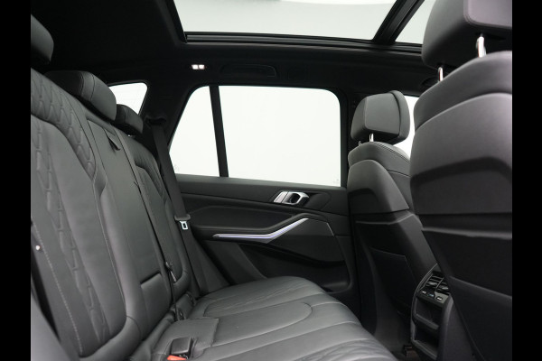 BMW X5 xDrive45e High Executive PHEV 395pk Dealer O.H. | Active Steering | Trekhaak Af Fabriek | Panodak | Luchtvering | Head Up | Adaptive Cruise | 360 Camera | Laser LED | Nappa Lederen Comfortstoelen Memory & Verwarmd | Adaptief Onderstel | Keyless | Sfeerverlichting | Apple Carplay | 21"L.M | Plug In Hybrid |