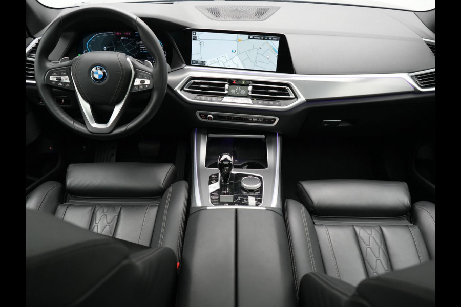 BMW X5 xDrive45e High Executive PHEV 395pk Dealer O.H. | Active Steering | Trekhaak Af Fabriek | Panodak | Luchtvering | Head Up | Adaptive Cruise | 360 Camera | Laser LED | Nappa Lederen Comfortstoelen Memory & Verwarmd | Adaptief Onderstel | Keyless | Sfeerverlichting | Apple Carplay | 21"L.M | Plug In Hybrid |