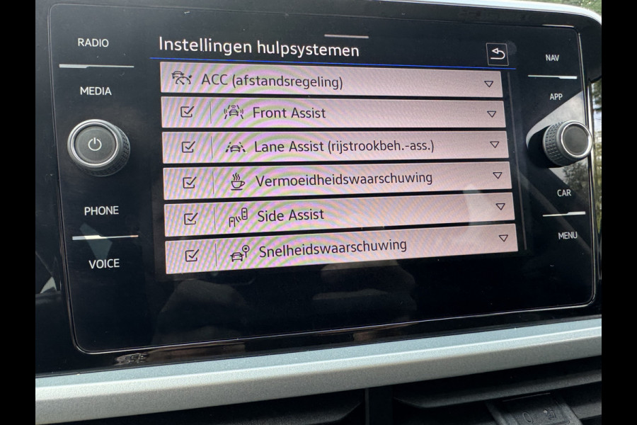 Volkswagen T-Roc TSI 115PK LIFE GOAL EDITION NAVI/CARPLAY/PDC
