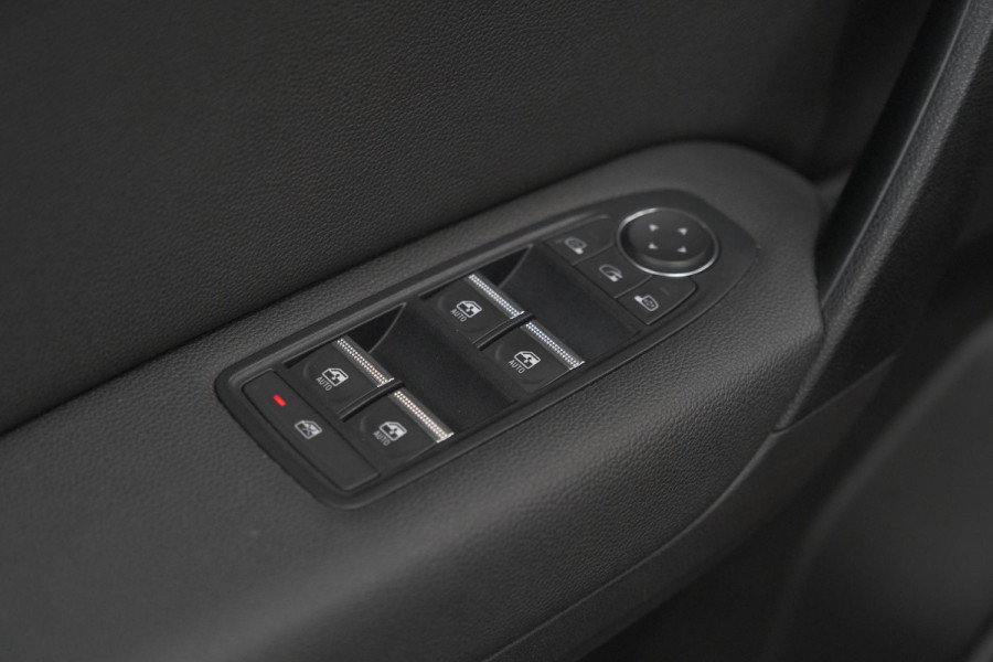 Renault Captur TCe 130 EDC Intens | Trekhaak | Adaptieve Cruise Control | Camera | Navigatie