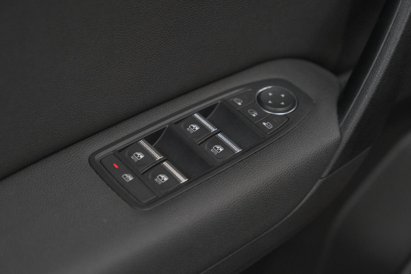 Renault Captur TCe 130 EDC Intens | Trekhaak | Adaptieve Cruise Control | Camera | Navigatie
