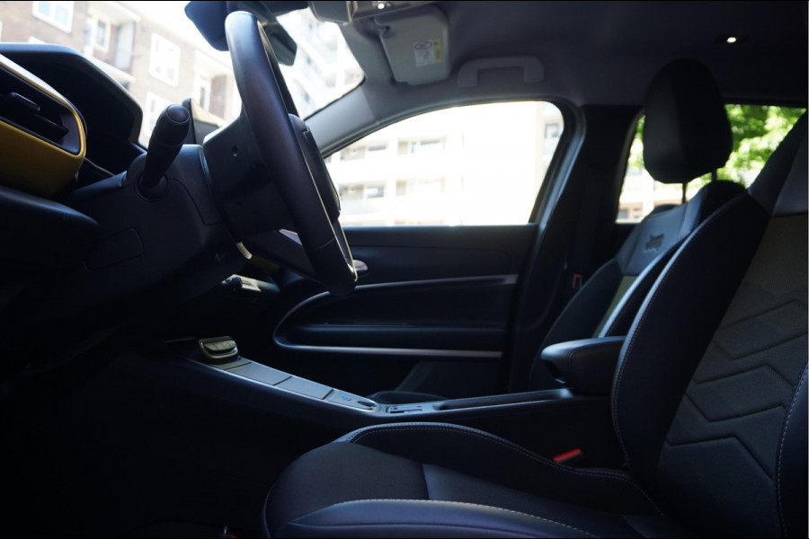 Jeep Avenger Black Edition 54 kWh | Sfeer | Apple | 360 | Adaptive + lane | Navi | Stoelverwarming | NL auto