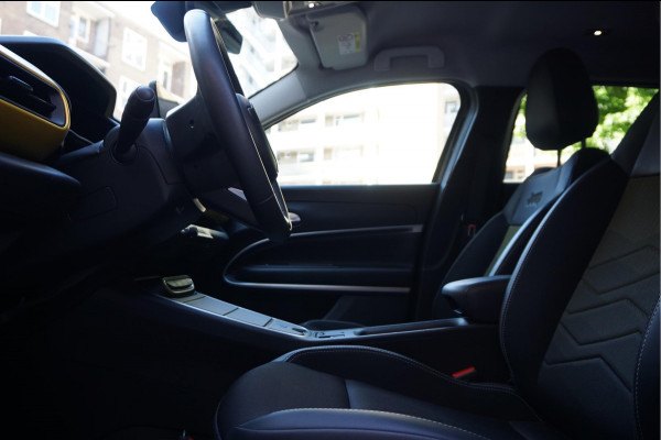 Jeep Avenger Black Edition 54 kWh | Sfeer | Apple | 360 | Adaptive + lane | Navi | Stoelverwarming | NL auto