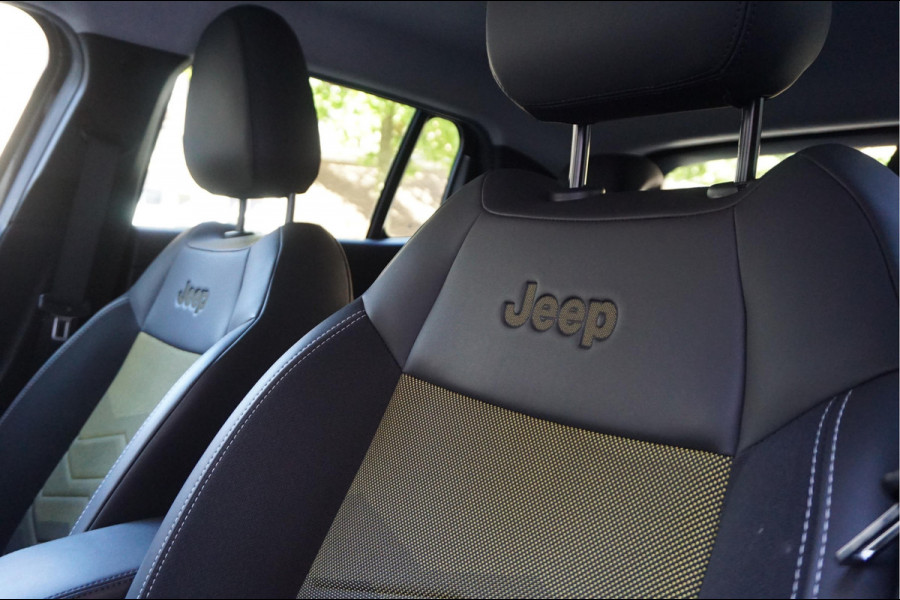 Jeep Avenger Black Edition 54 kWh | Sfeer | Apple | 360 | Adaptive + lane | Navi | Stoelverwarming | NL auto