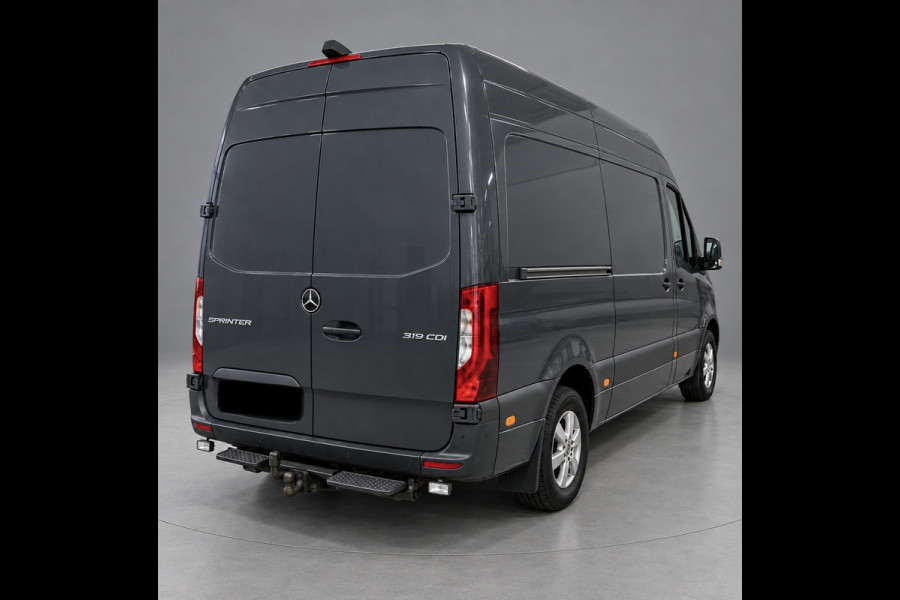 Mercedes-Benz Sprinter 319 1.9 CDI L2H2 RWD PB Edition Camera, Cruise, Carplay, LED, 10,5'' Mbux, Trekhaak, Automaat, Sensoren, Stoelverwarming, Uniek!