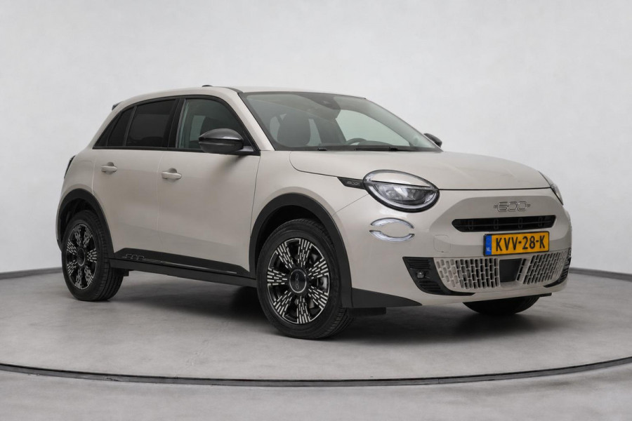 Fiat 600 1.2 Hybrid Urban | Achteruitrijcamera | Carplay | Climate control | Cruise control | Parkeersensoren