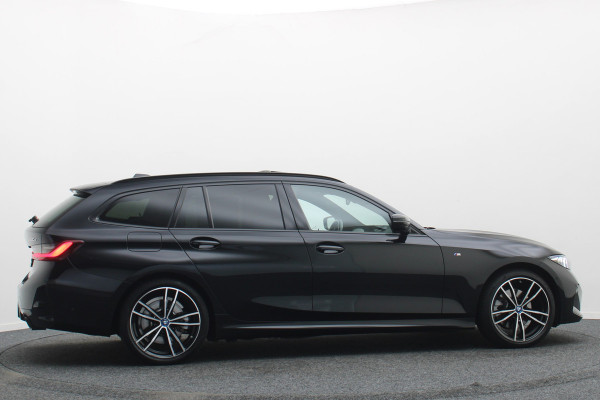 BMW 3 Serie Touring 320e Leer, Panoramadak, ACC, Camera, Verwarmd Stuurwiel, LED, Apple Carplay, 19''