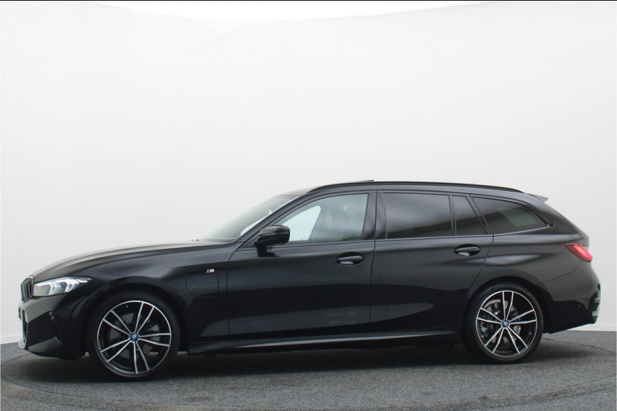 BMW 3 Serie Touring 320e Leer, Panoramadak, ACC, Camera, Verwarmd Stuurwiel, LED, Apple Carplay, 19''