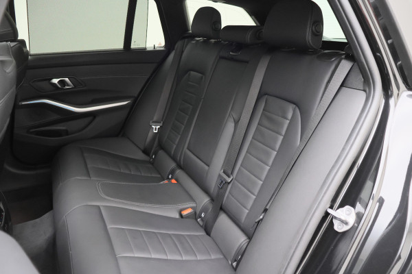 BMW 3 Serie Touring 320e Leer, Panoramadak, ACC, Camera, Verwarmd Stuurwiel, LED, Apple Carplay, 19''