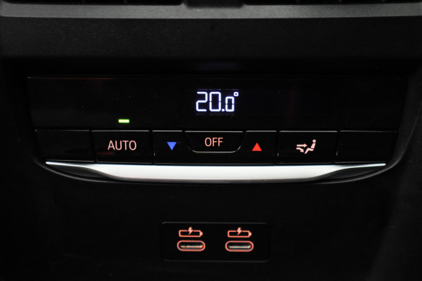 BMW 3 Serie Touring 320e Leer, Panoramadak, ACC, Camera, Verwarmd Stuurwiel, LED, Apple Carplay, 19''